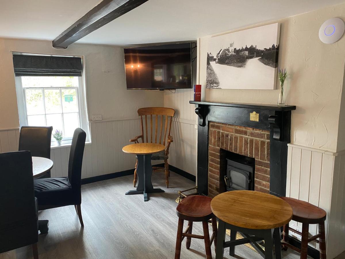The New Wheel Inn Lymington Exterior photo
