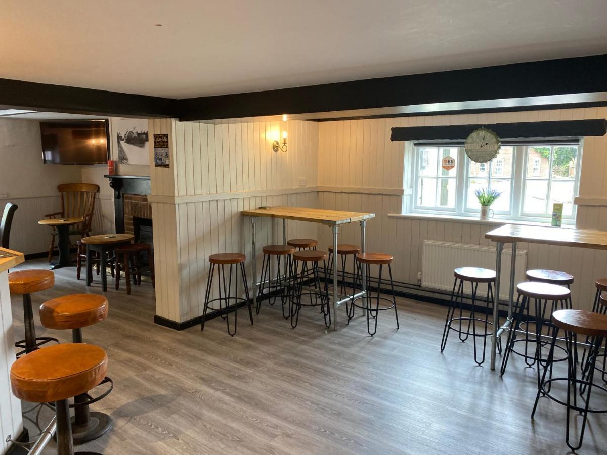 The New Wheel Inn Lymington Exterior photo